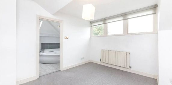 1 bedroom flat in Belsize Park - Photo 2