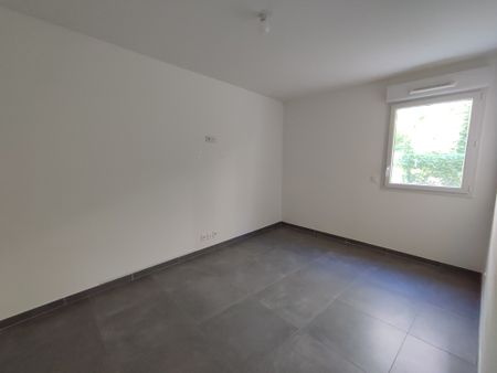 Location Appartement 3 pièces 58m² MARSEILLE 8ème - Photo 3