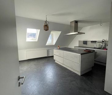 Exklusive 3-ZKB Dachgeschoss-Altbauwohnung in Wiesbaden - Photo 2