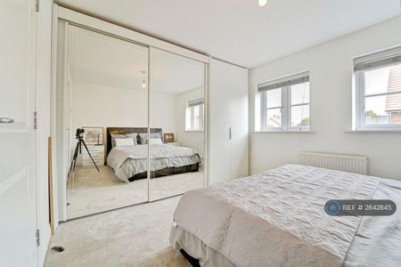 3 bedroom semi-detached house to rent - Photo 2