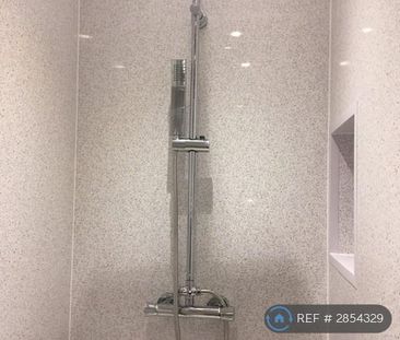 1 bedroom in a house share to rent - Photo 6