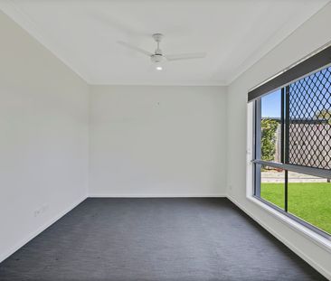 3 Bed + Media + AC + Pet Friendly - Photo 2