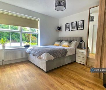 1 bedroom in a house share to rent - Photo 4
