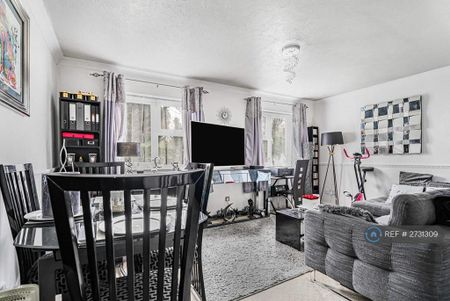 2 bedroom flat to rent - Photo 2