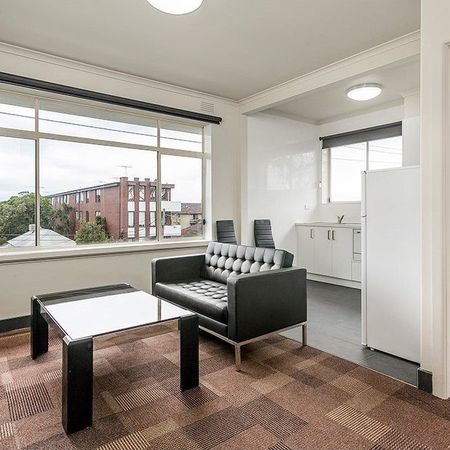 Inviting 1BR Apartment - Photo 4