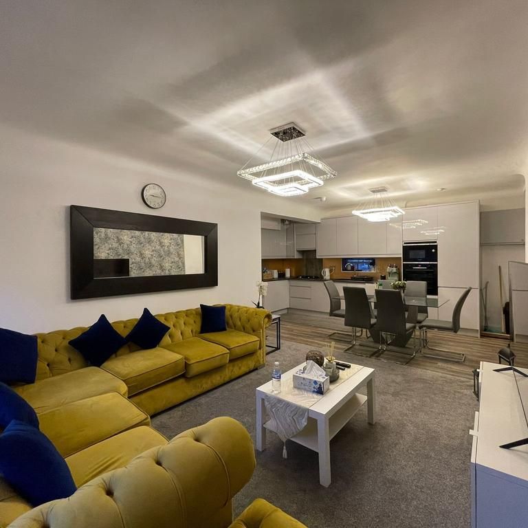 3 bedroom flat to rent - Photo 1