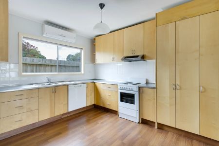 Charming Low-Maintenance Home.. - Photo 3