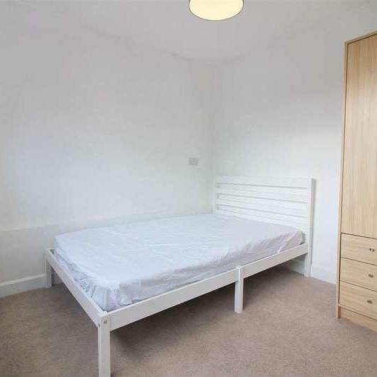 York Place, Aylesbury, HP21 - Photo 1