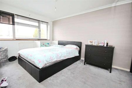 Udall Gardens, Romford, RM5 - Photo 5