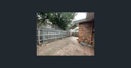 TWO BEDROOM UNIT IN CENTRAL MORDIALLOC - Photo 3