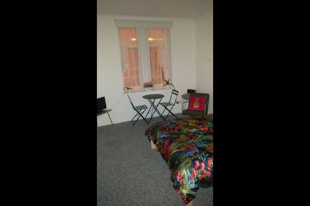 Studio Flat, Deanston Drive, G41 - Photo 1