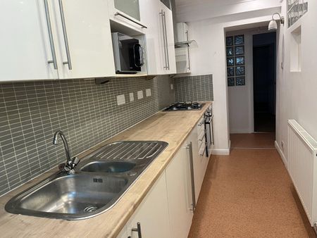 2 Bed Flat, Clarence Square, BN1 - Photo 5