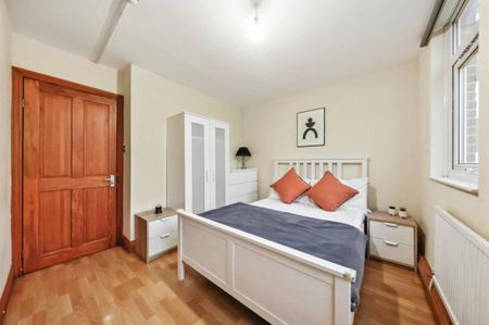 1 bedroom in a house share to rent - Photo 4