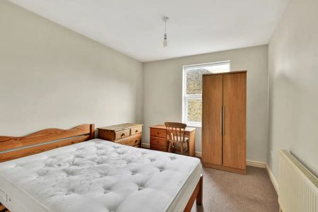 4 bedroom house in London - Photo 4