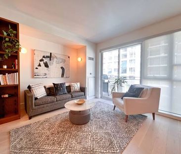 Luxurious 1 Bedroom Downtown Suite w/ Private Balcony - Photo 1