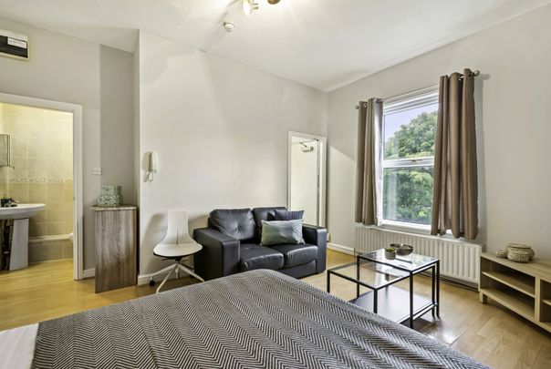 2 MOOR VIEW Leeds - LS6 1AQ - Photo 1