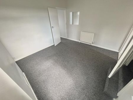 3 bedroom end of terrace house to rent - Photo 4