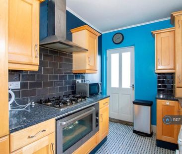 1 bedroom in a flat share to rent - Photo 5