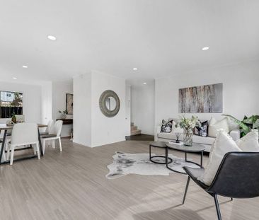 Charming Remuera 3BR & 2BTH Stand-alone Townhouse! - Photo 1