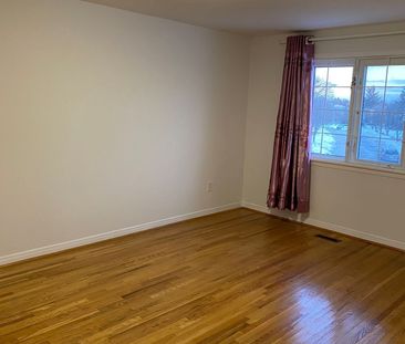 For Lease - 10 Lunsfield Crescent, Toronto, Ontario - Photo 4