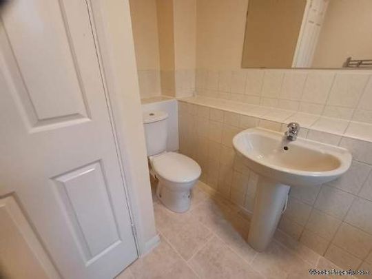 3 bedroom property to rent in London - Photo 1