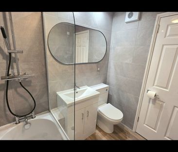 3 Bed Flat, Canting Way, G51 - Photo 3