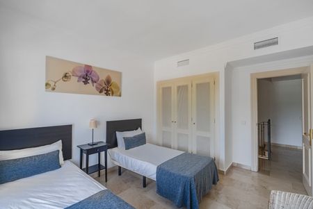 Duplex in Nueva Andalucía - Photo 5