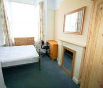 1 bedroom in a house share to rent - Photo 4