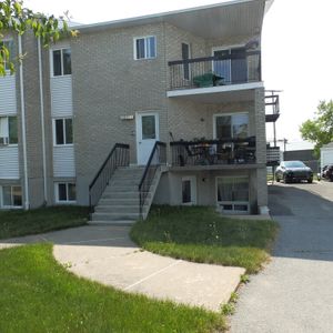Logement 4 1/2 Demi Sous-sol Triplex - Photo 2