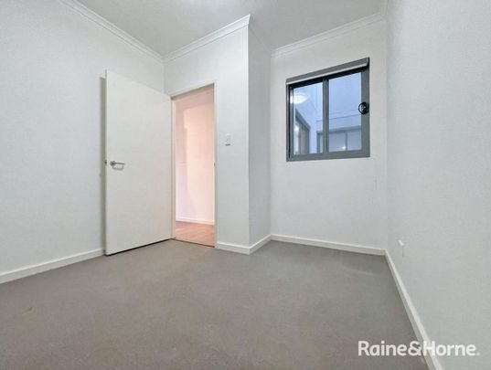 Two-Bedroom Apartment in Heart of Kogarah (with some furniture available) - Photo 1