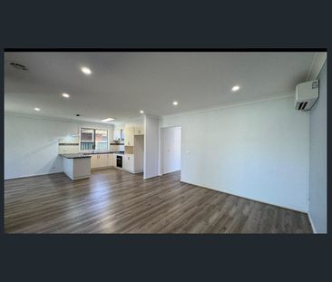 Stylish 3-Bedroom Home in the Heart of Point Cook – Contemporary Li... - Photo 2