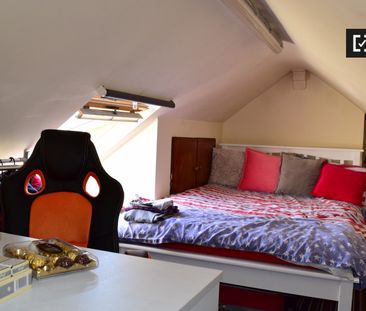 Great room in 3-bedroom apartment in Cabra, Dublin - Photo 5