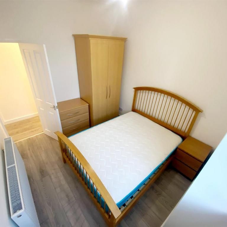 3 bedroom flat to rent - Photo 1