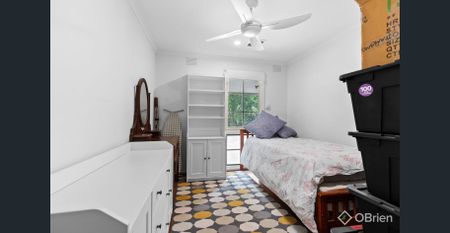 Big home, even bigger backyard! - Photo 4