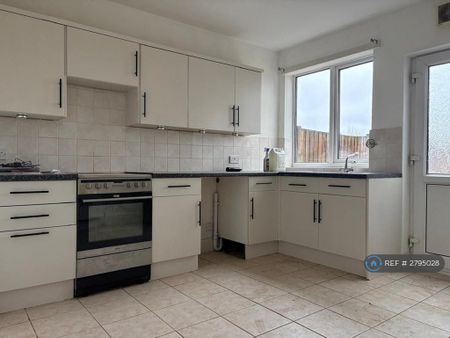 2 bedroom terraced house to rent - Photo 4