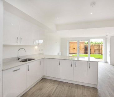 3 bedroom terraced house to rent - Photo 3