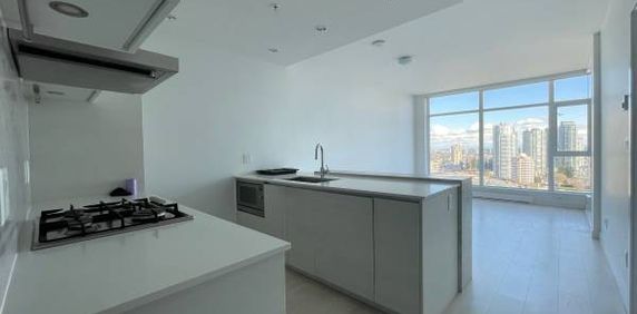 1-Bedroom Luxury Apartment with Panoramic City and Mountain Views - Photo 2