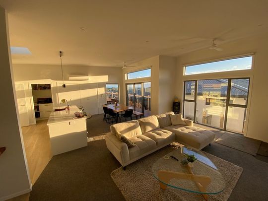 Modern 3BR Home in Abbotsford - Photo 1