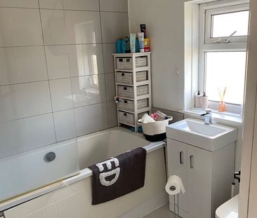 2 Bed Terraced House, Potternewton Crescent, LS7 - Photo 3