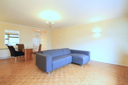 3 Bedroom Apartment, Manor Gate, St. John’s Avenue, London SW15 - Photo 3
