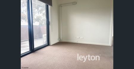 Modern Townhouse - Photo 3