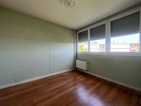 IDEAL COLOCATION, T4 de 75 m² avec balcon, cave, parking ! CHAUFFAGE/EAU CHAUDE COLLECTIF - Photo 2