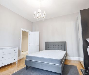 Modern two bedroom garden flat to rent in Shepherds Bush, London W12 - Photo 2