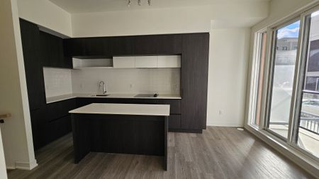 For Lease - 8 David Eyer Road Unit# 1218, Richmond Hill, Ontario - Photo 2