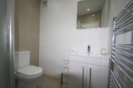 4 bedroom terraced house to rent - Photo 2