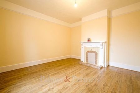 4 bedroom terraced house to rent - Photo 2