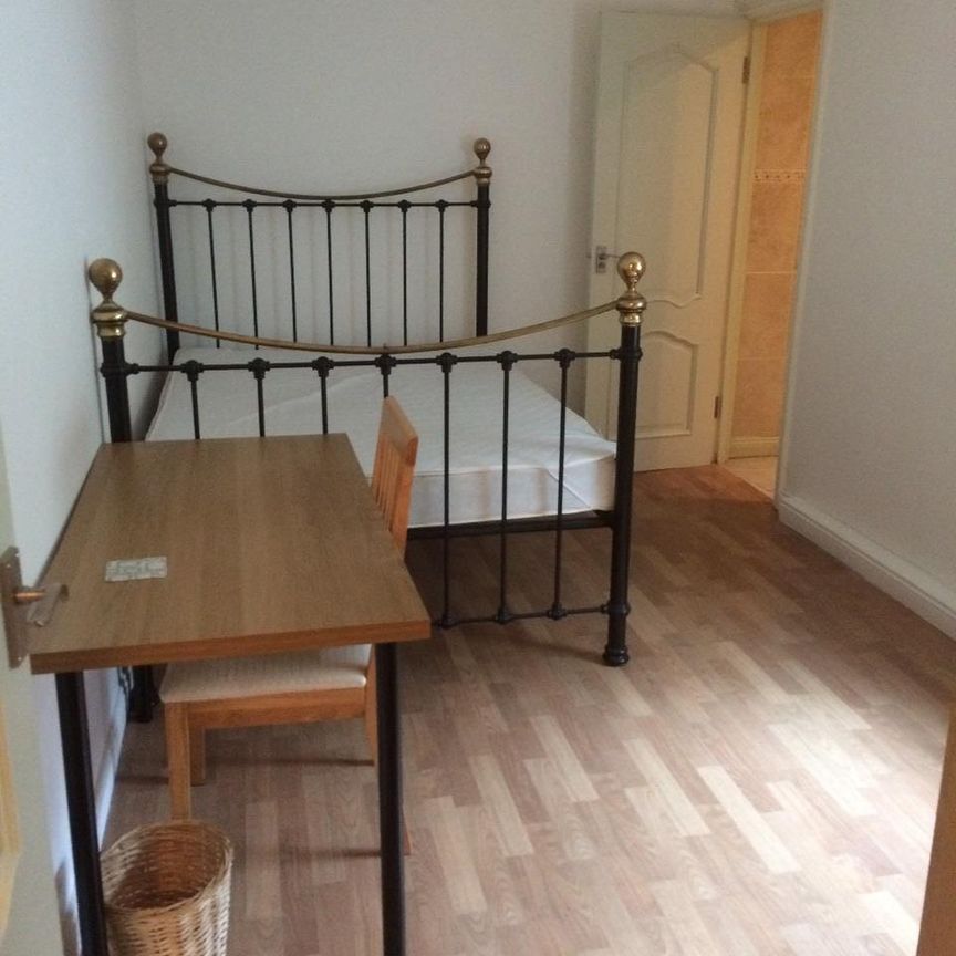 4 Bed Flat, Hurlingham Road, BS7 - Photo 1