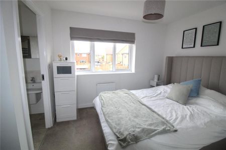 2 bedroom semi-detached house to rent - Photo 4