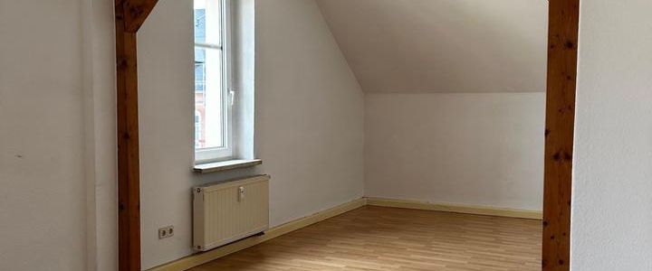 Hier wohnt Gemütlichkeit – Dachwohnung mit Galerie und viel Licht zum Wohlfühlen - Photo 1