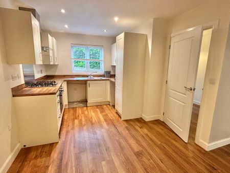 3 bedroom Spacious Three Bedroom Home to rent - Photo 3